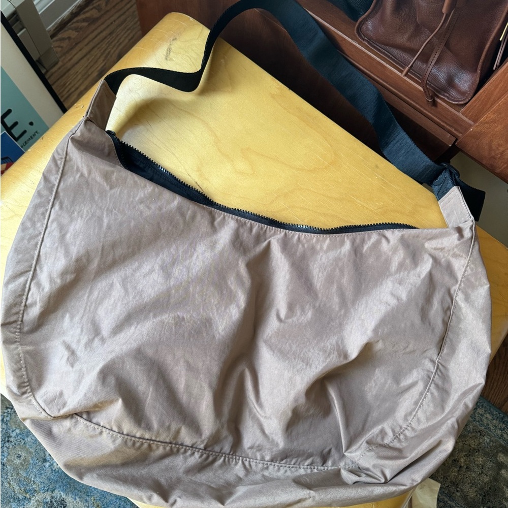 Large brown baggu crescent bag